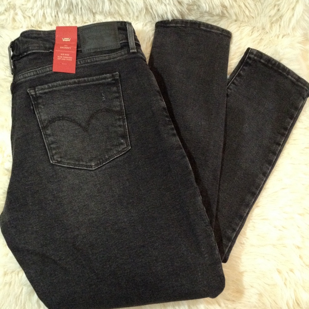 🎉Levi's Skinny Ripped Knee Design - Picture 3 of 8